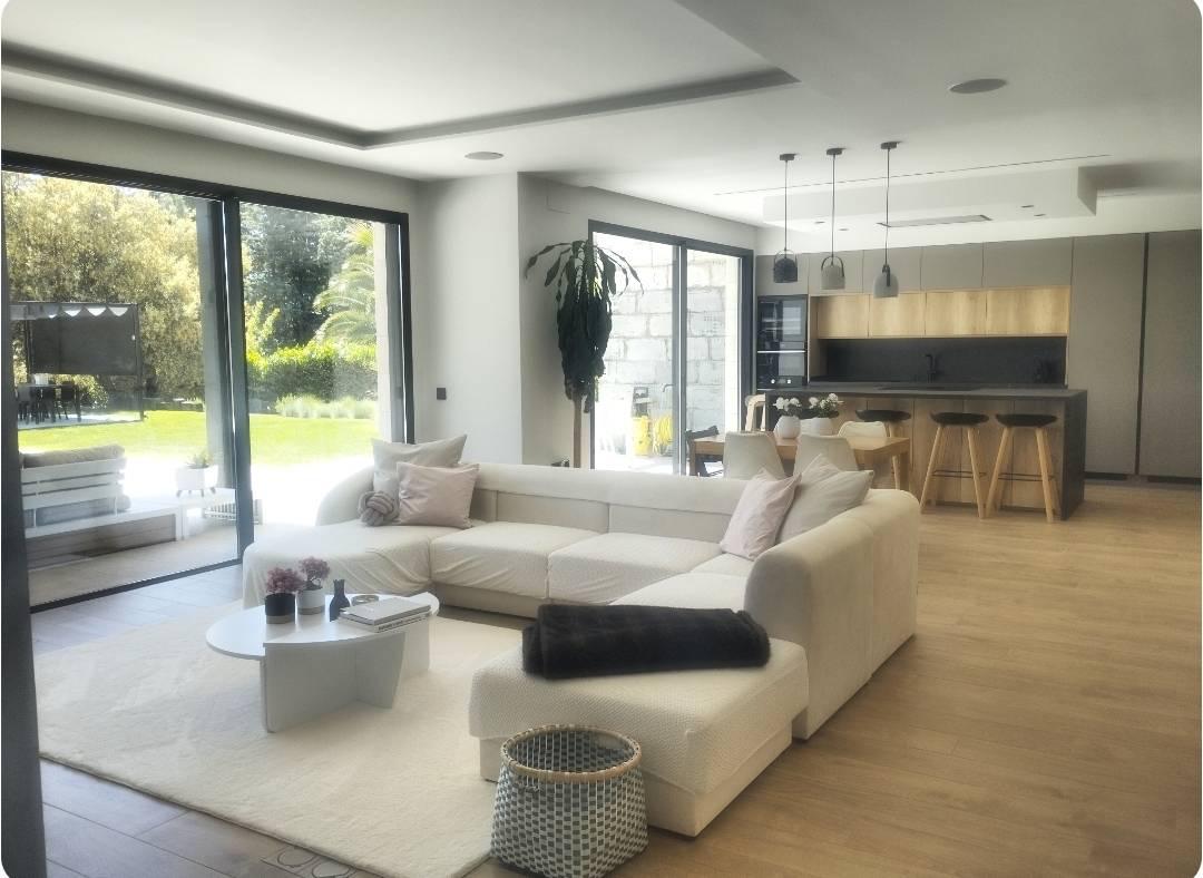 Alquila por horas Vivienda unifamiliar de estilo inglés