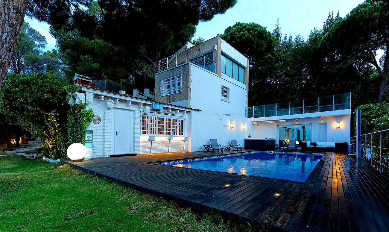 Alquila por horas Chalet estilo moderno delante del mar