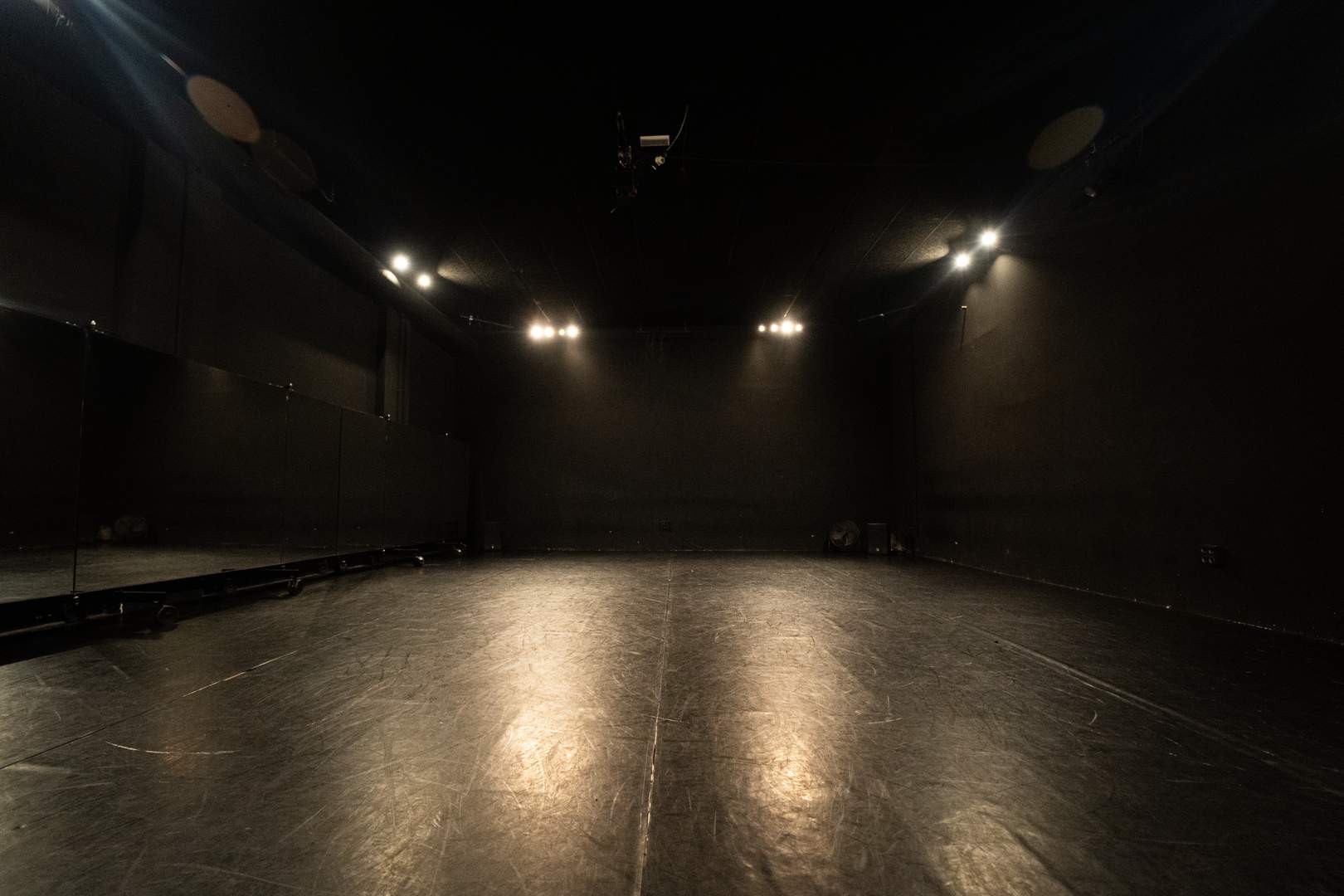 Alquila por horas Estudio audiovisual negro en Poblenou