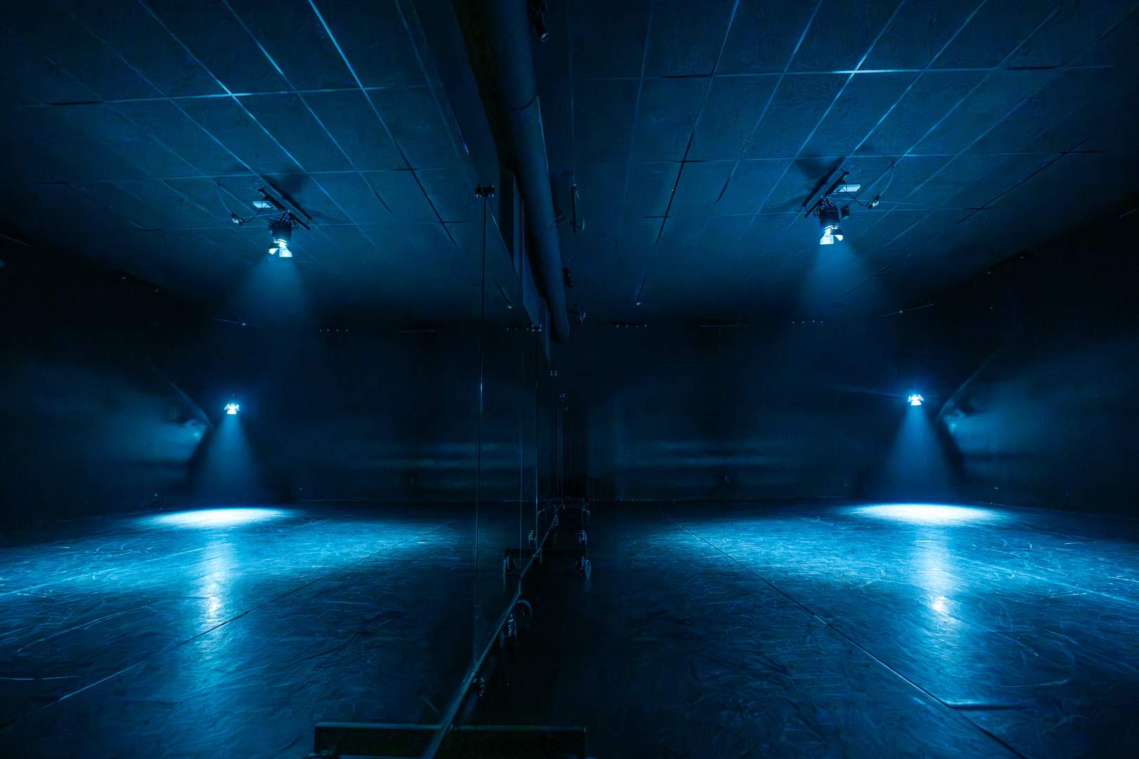 Alquila por horas Estudio audiovisual negro en Poblenou