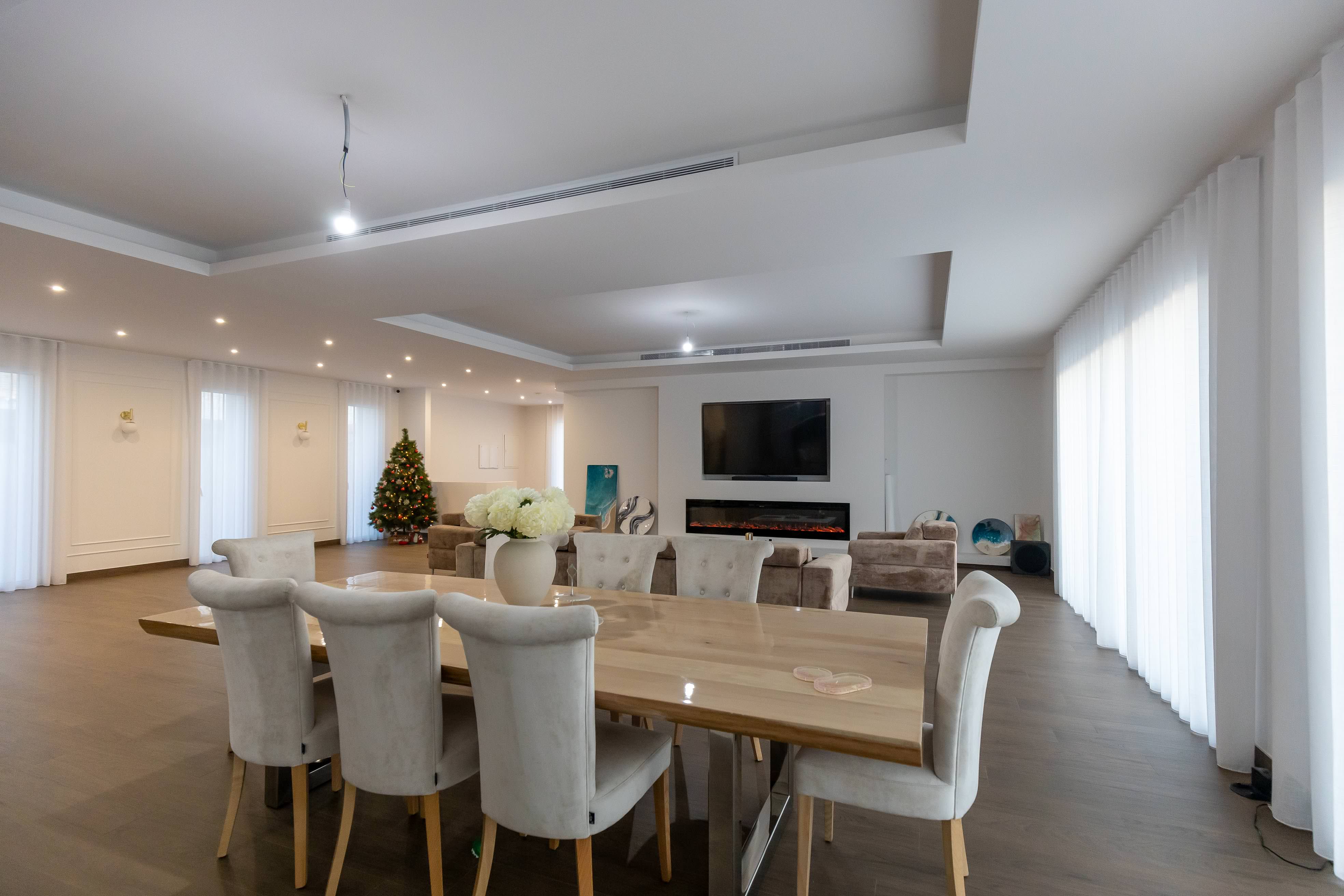 Alquila por horas Chalet de 1500m con piscina, chill out y discoteca