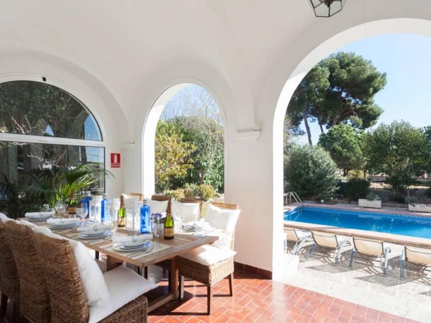 Alquila por horas Autentica masia con façada preciosa y jardín grande