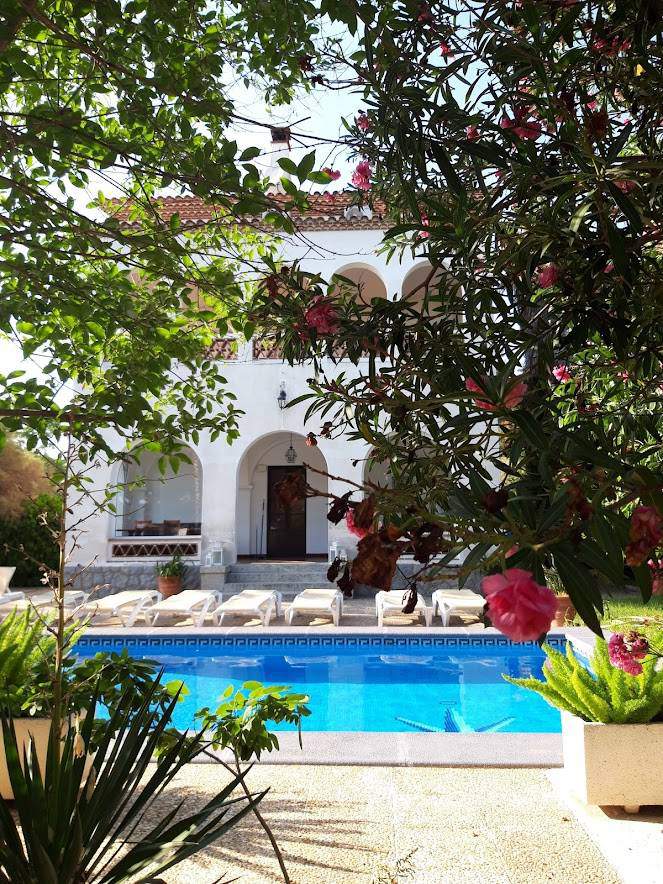 Alquila por horas Autentica masia con façada preciosa y jardín grande