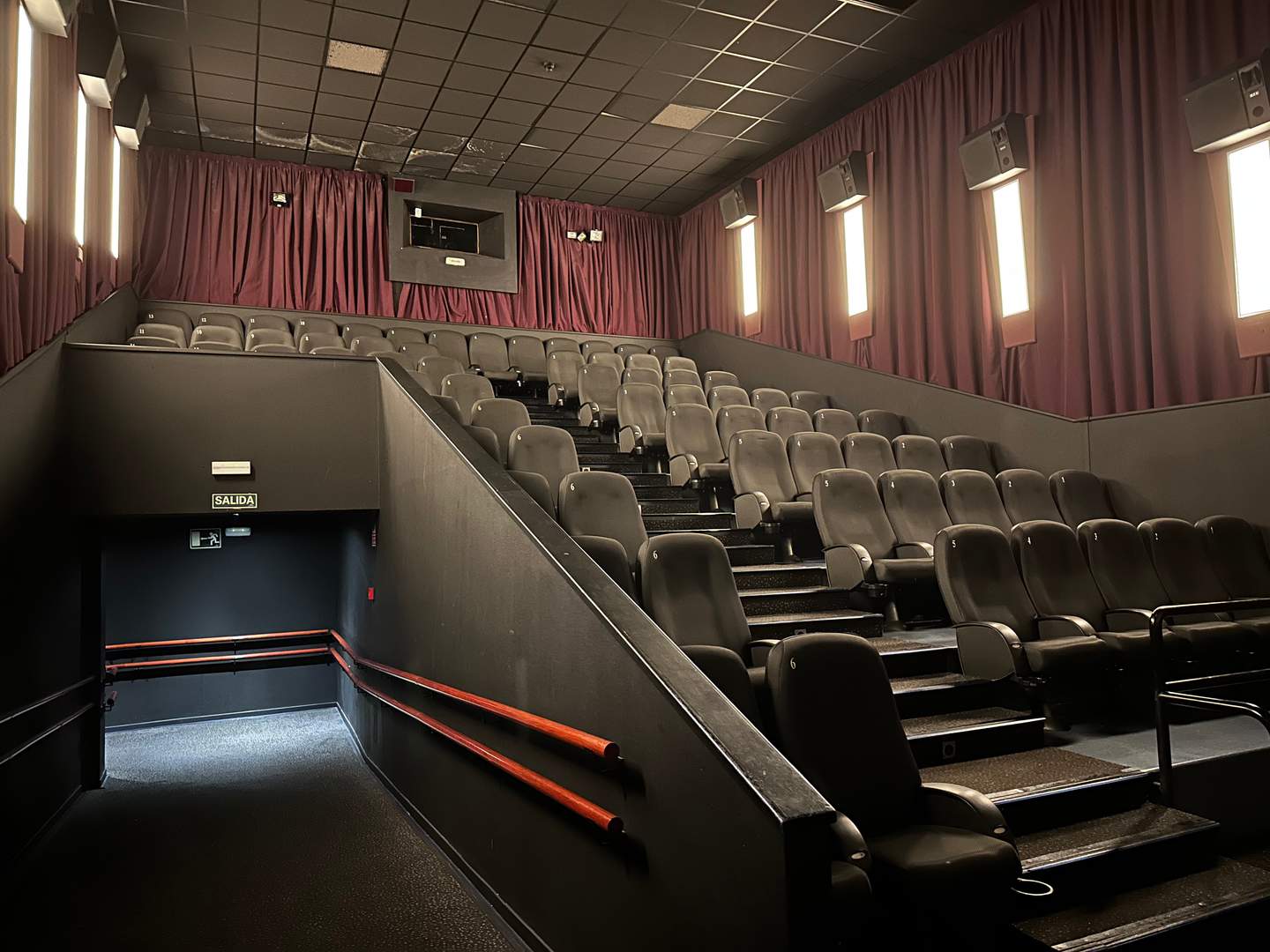 Alquila por horas Increíble salas de cine para rodajes