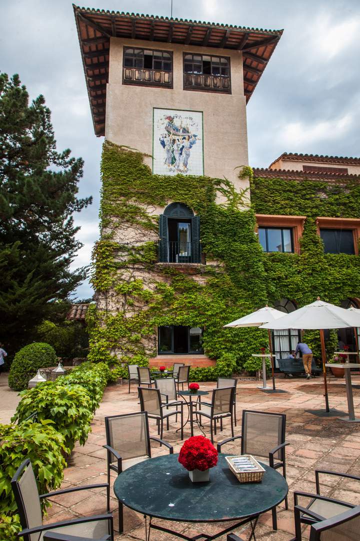 Alquila por horas Casa y jardín histórico delante del mar 