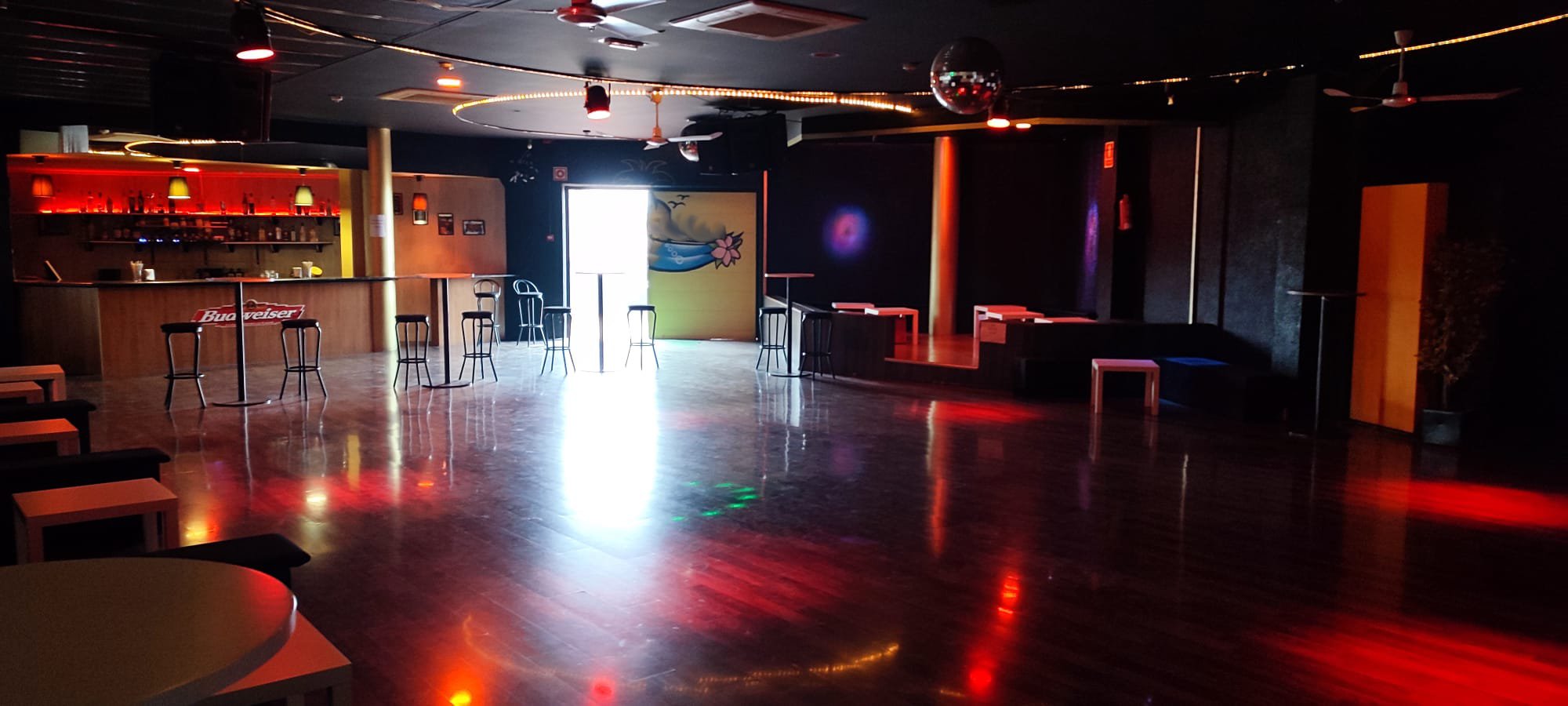 Alquila por horas COMPLEJO CON RESTAURANTE  Y DISCOTECA