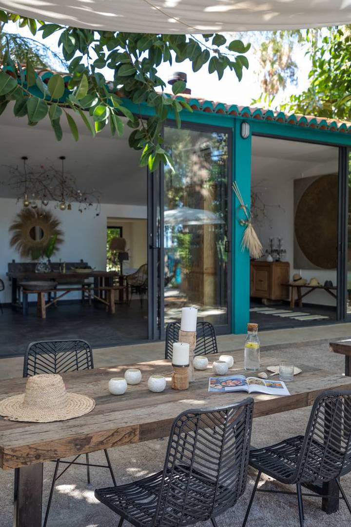 Alquila por horas Jardin Botanico con casas de colores 