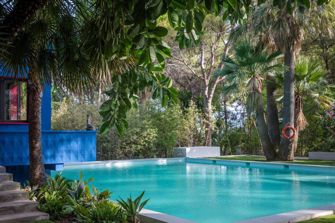 Alquila por horas Jardin Botanico con casas de colores 