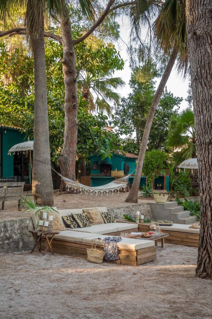 Alquila por horas Jardin Botanico con casas de colores 
