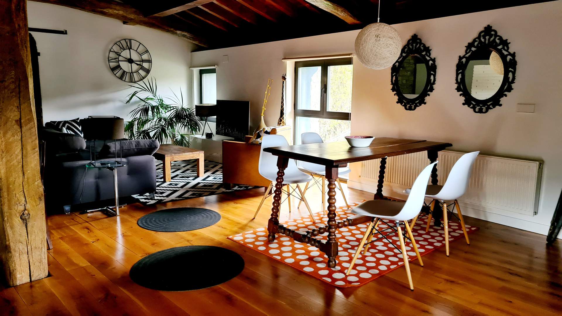 Alquila por horas Vivienda unifamiliar en lugar aislado de estilo industrial 