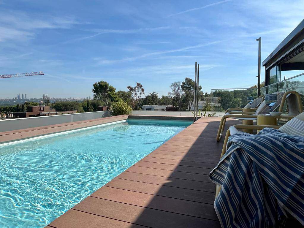 Alquila por horas Ático con vistas a Madrid y piscina 