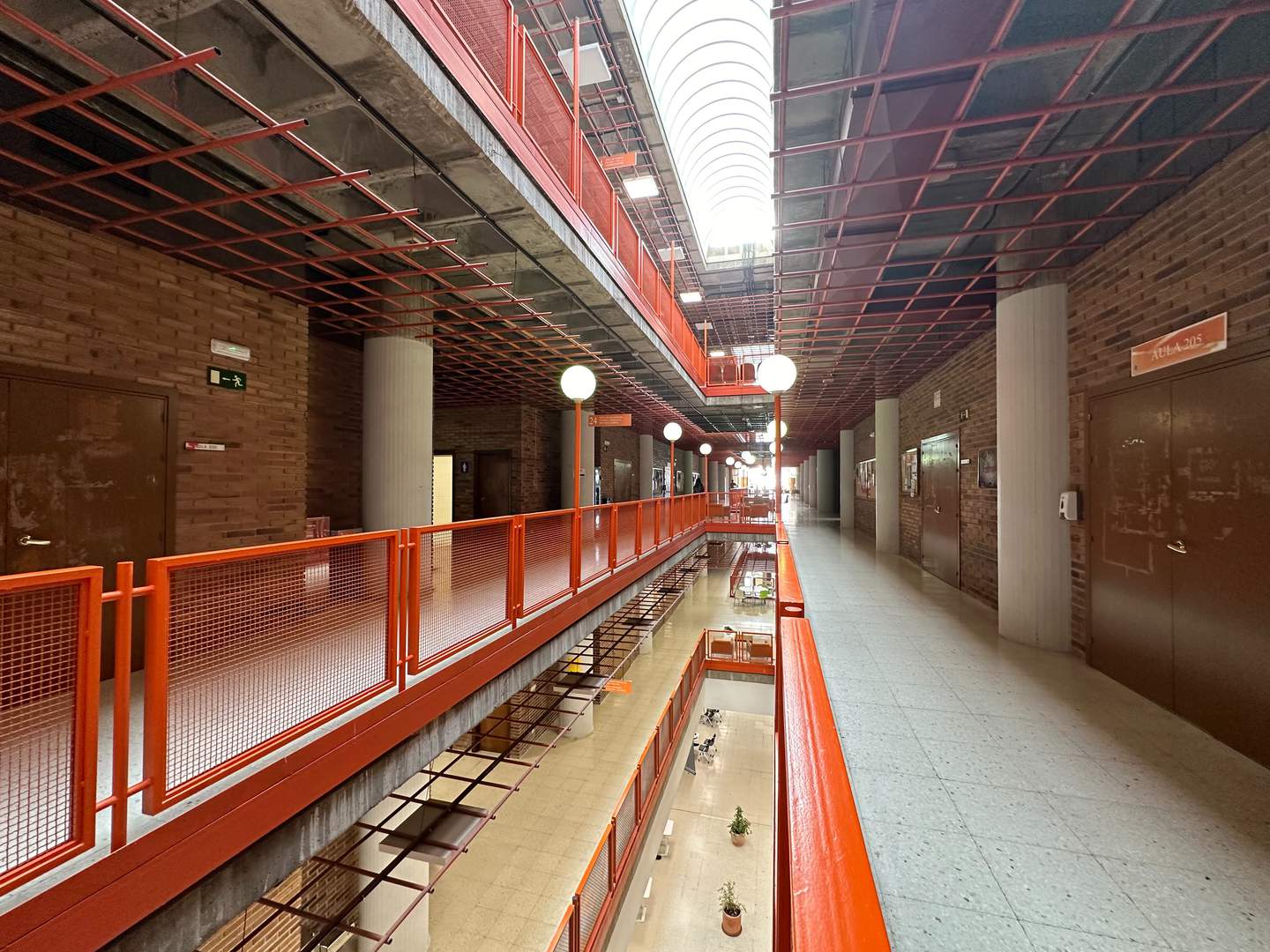 Alquila por horas Pasillos escolares