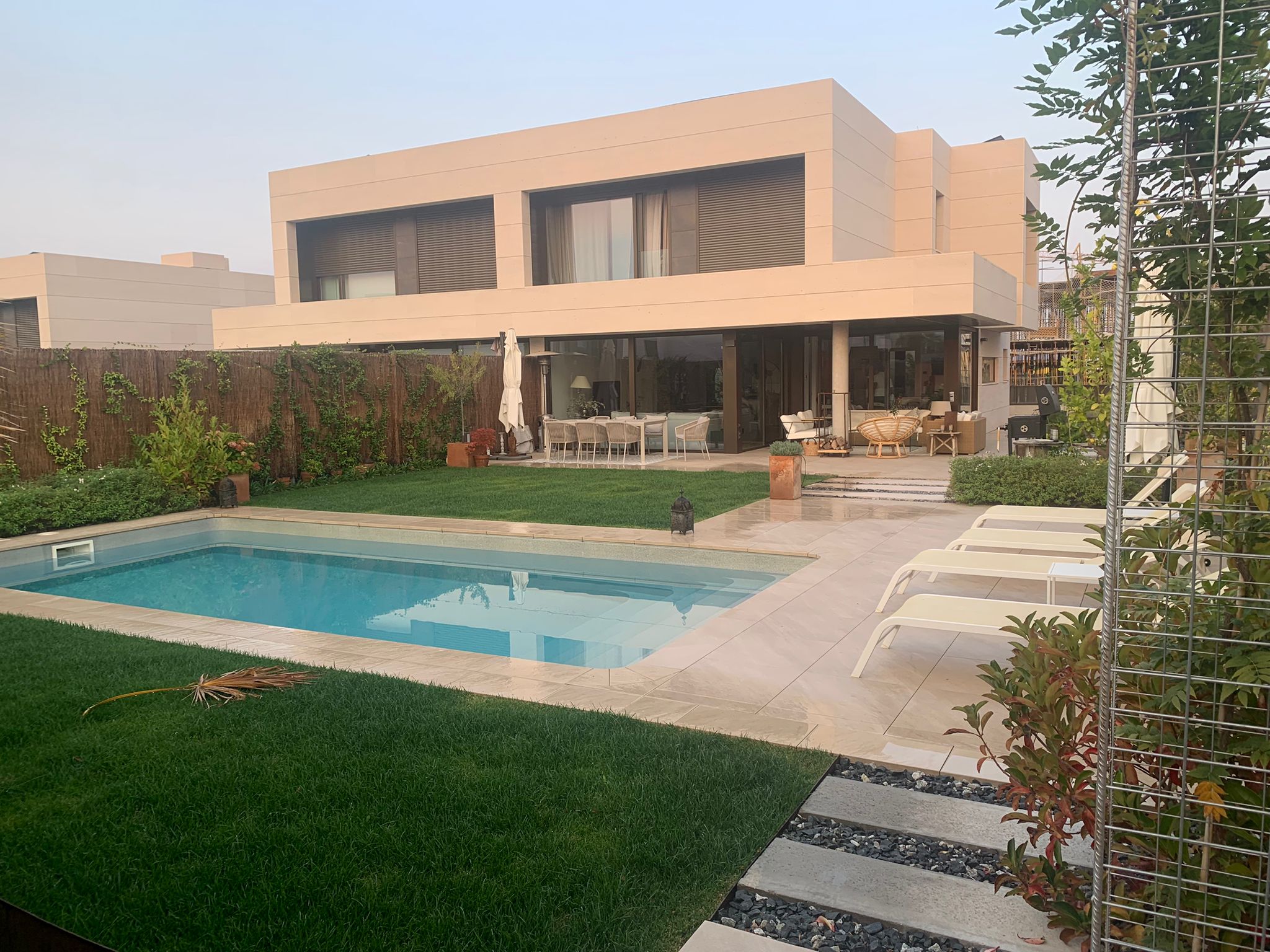 Alquila por horas Vivienda moderna clásica cubo