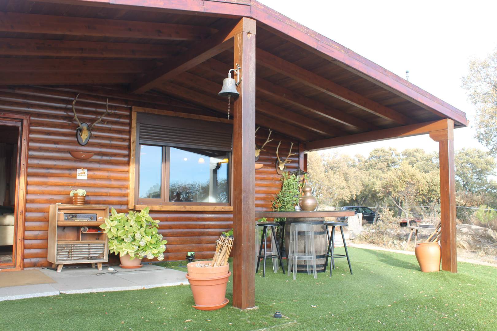 Alquila por horas Casa de madera con fantásticas vistas y caballos