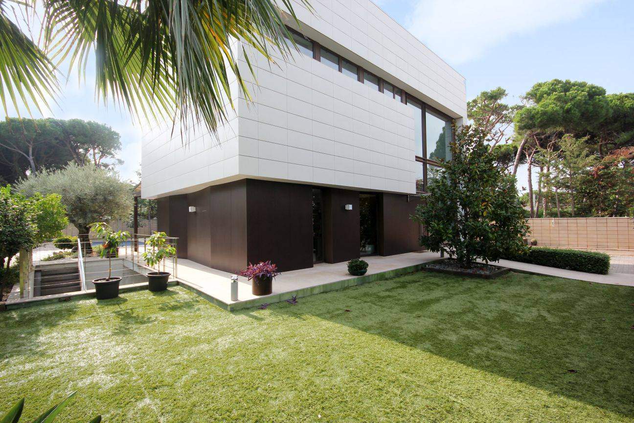 Alquila por horas Casa de diseño con dos piscinas