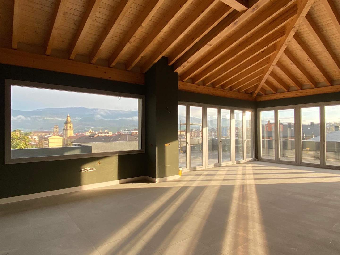 Alquila por horas Ático con terraza y piscina