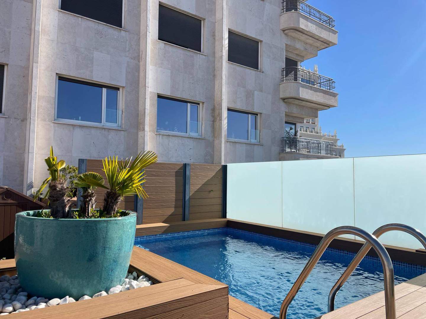 Alquila por horas Terraza panorámica de 100m2 y piscina privada en el edificio La Torre de Madrid