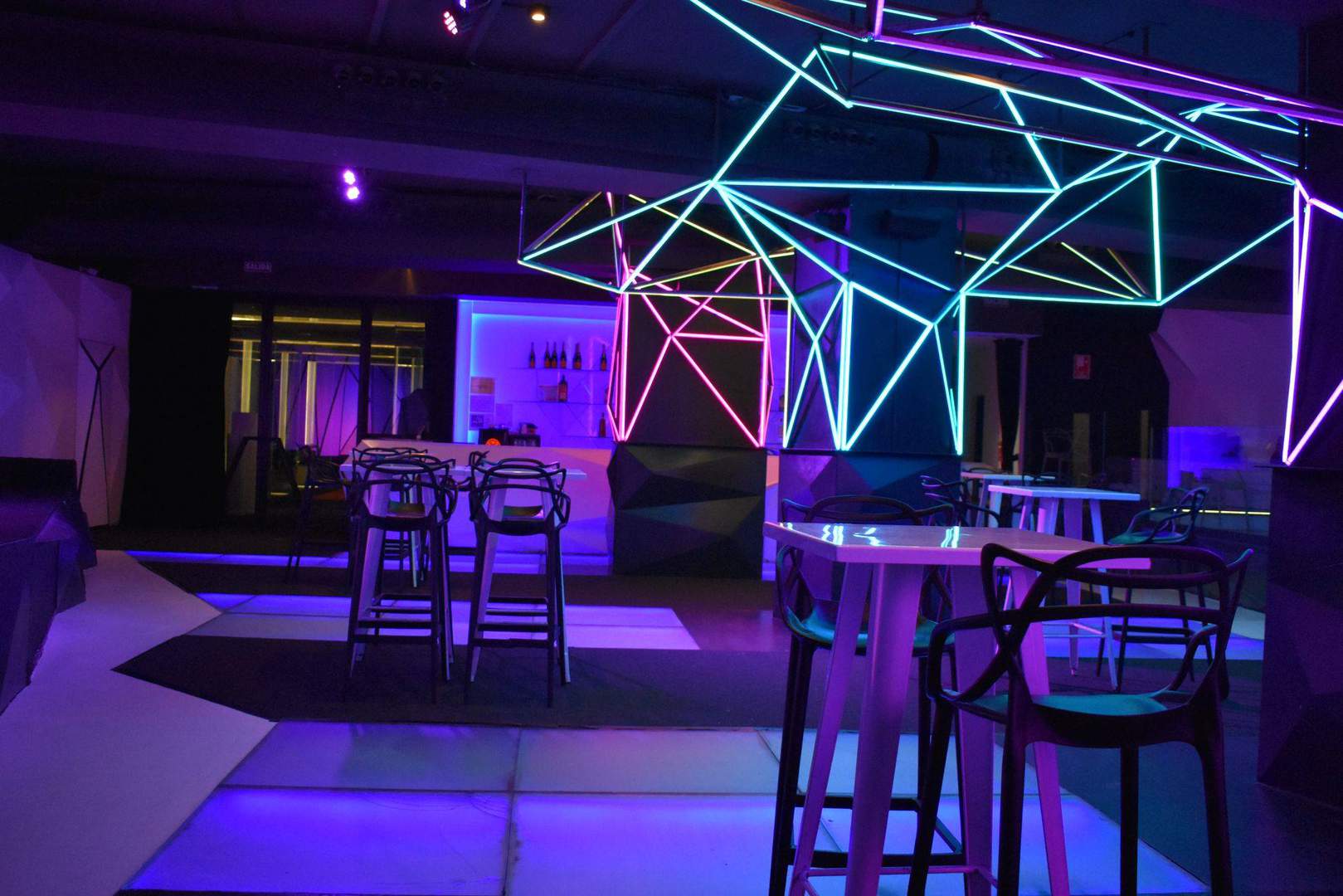 Alquila por horas Sala futurista con distintos ambientes