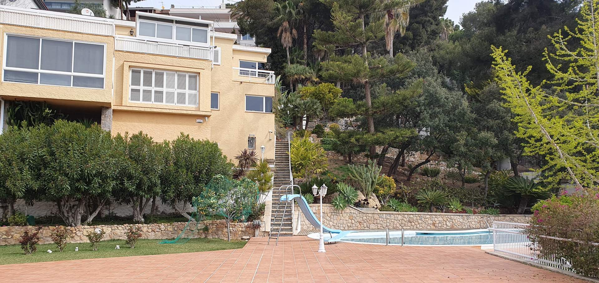 Alquila por horas Jardín espectacular con piscina y terraza