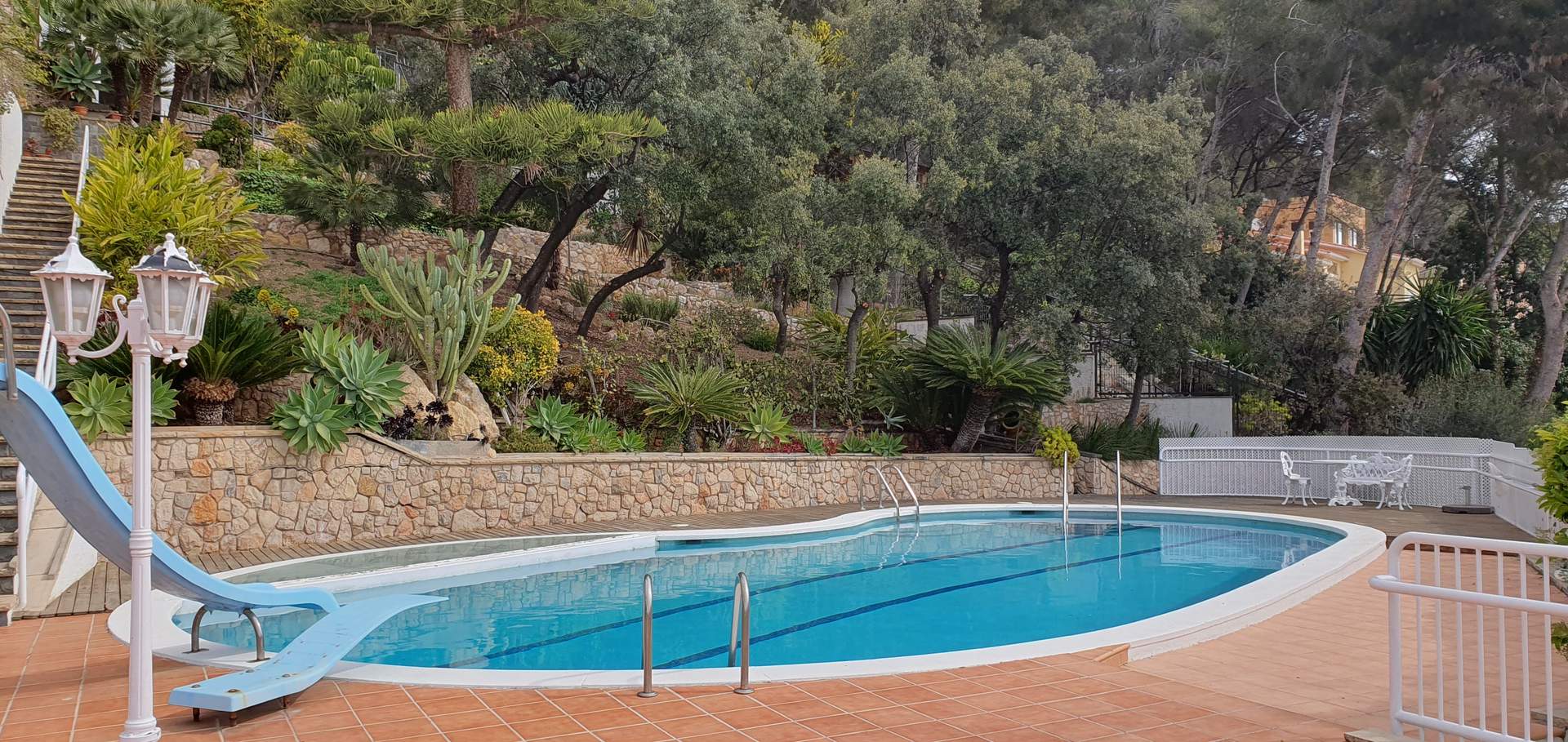 Alquila por horas Jardín espectacular con piscina y terraza