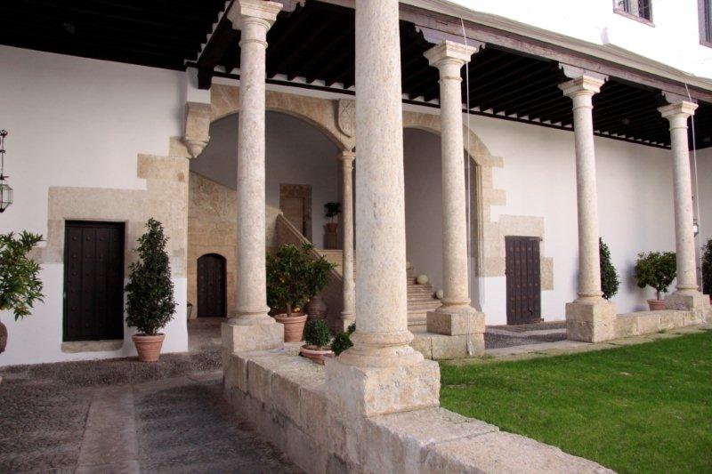 Alquila por horas Palacio del siglo XV de estilo arquitectónico gótico-renacentista ideal para rodajes y eventos