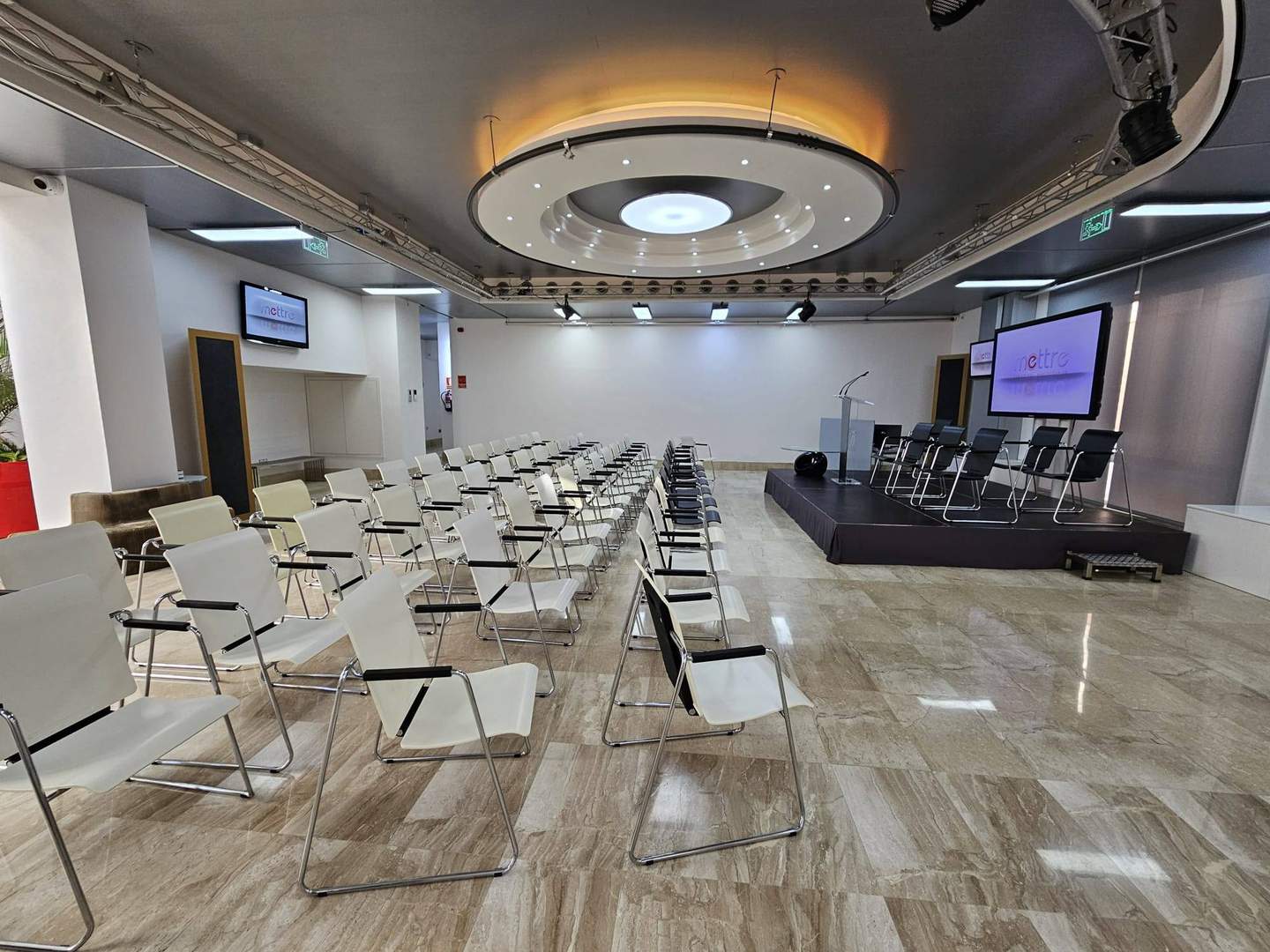 Alquila por horas Sala de Conferencias 