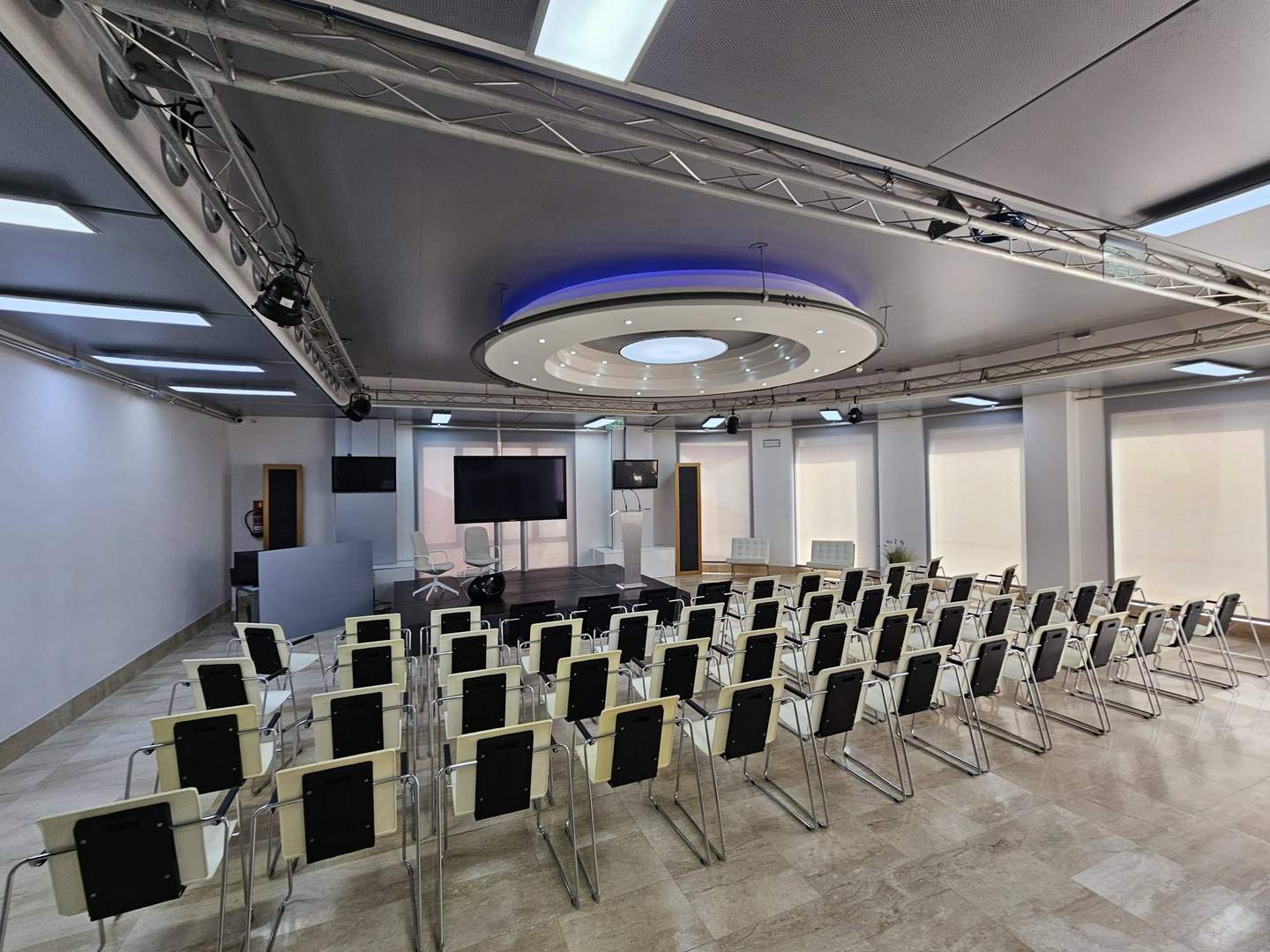 Alquila por horas Sala de Conferencias 
