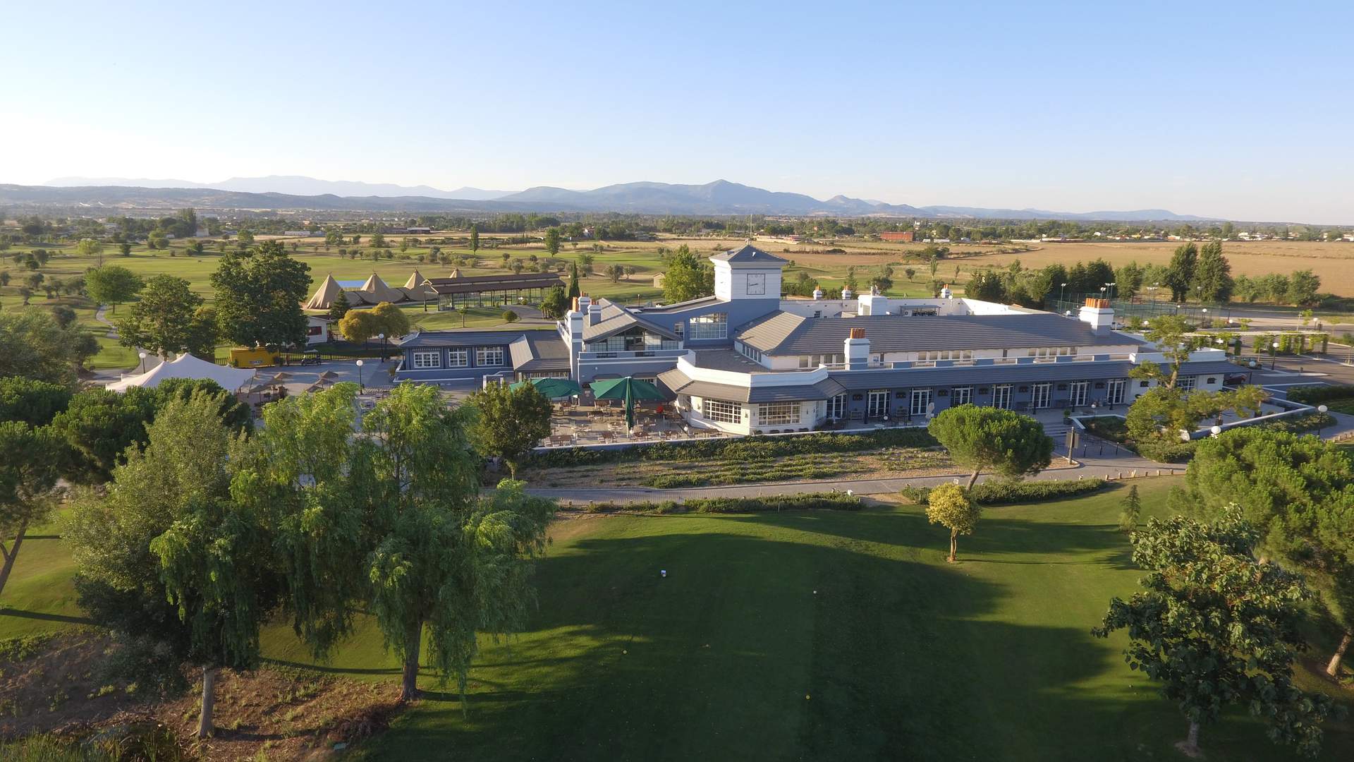 Alquila por horas Increíble club de golf para rodajes