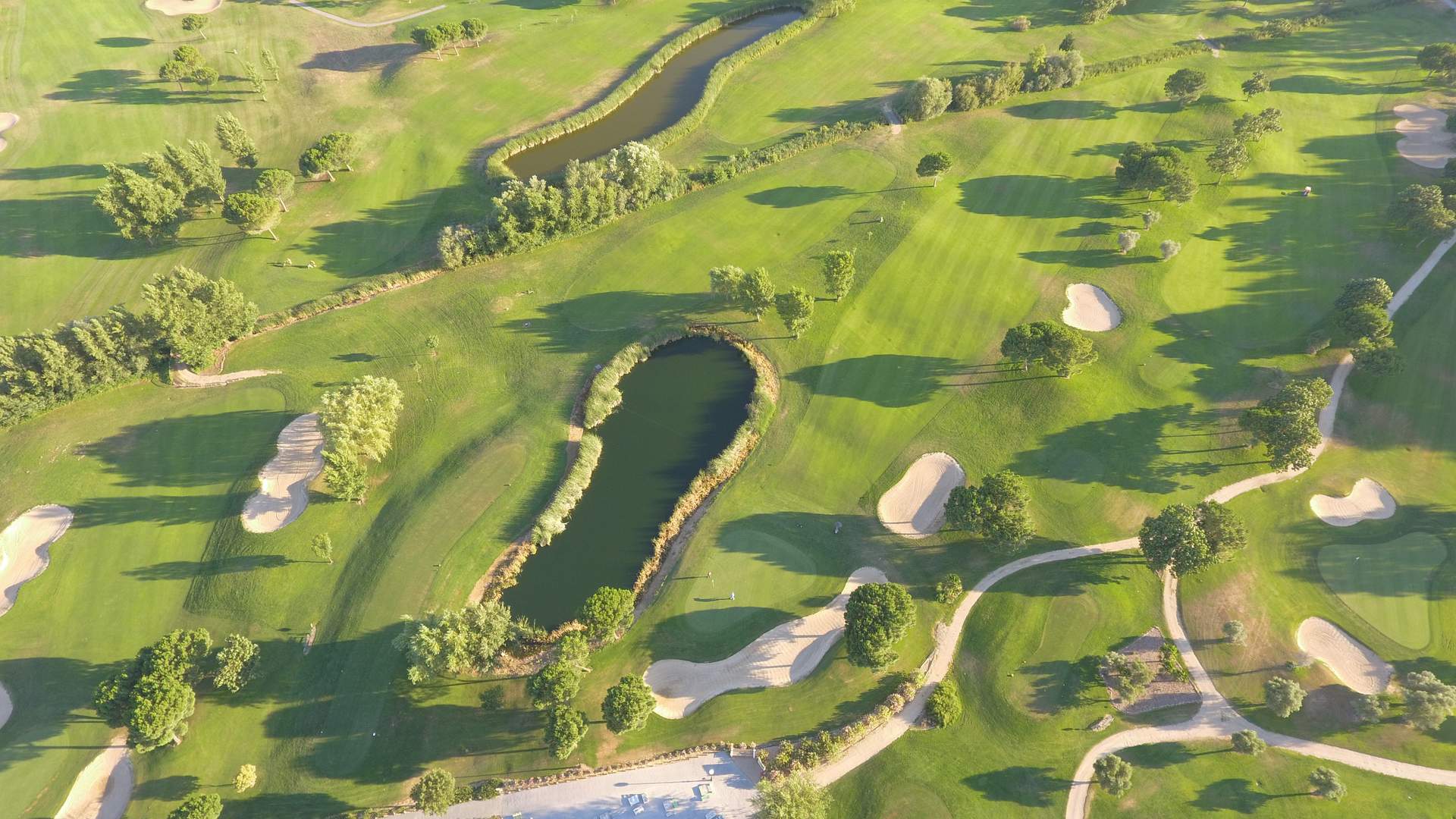 Alquila por horas Increíble club de golf para rodajes