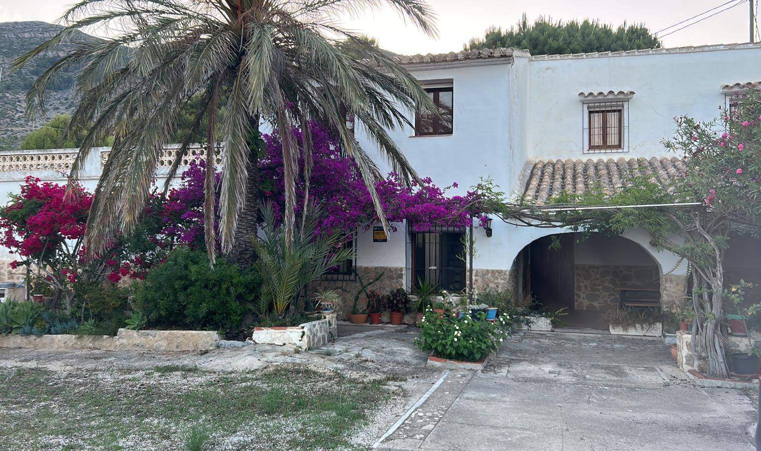 Alquila por horas Finca rústica en Alicante con vistas panorámicas sobre el mar y Peñón de Ifach