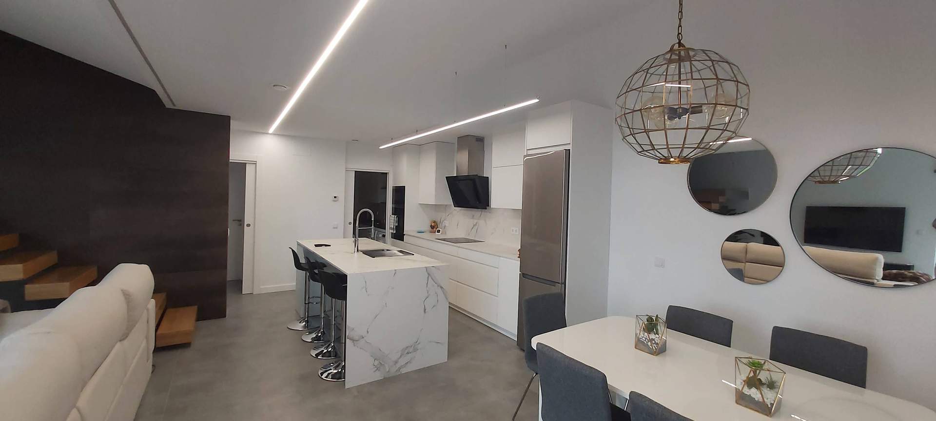 Alquila por horas Vivienda unifamiliar de estilo moderno