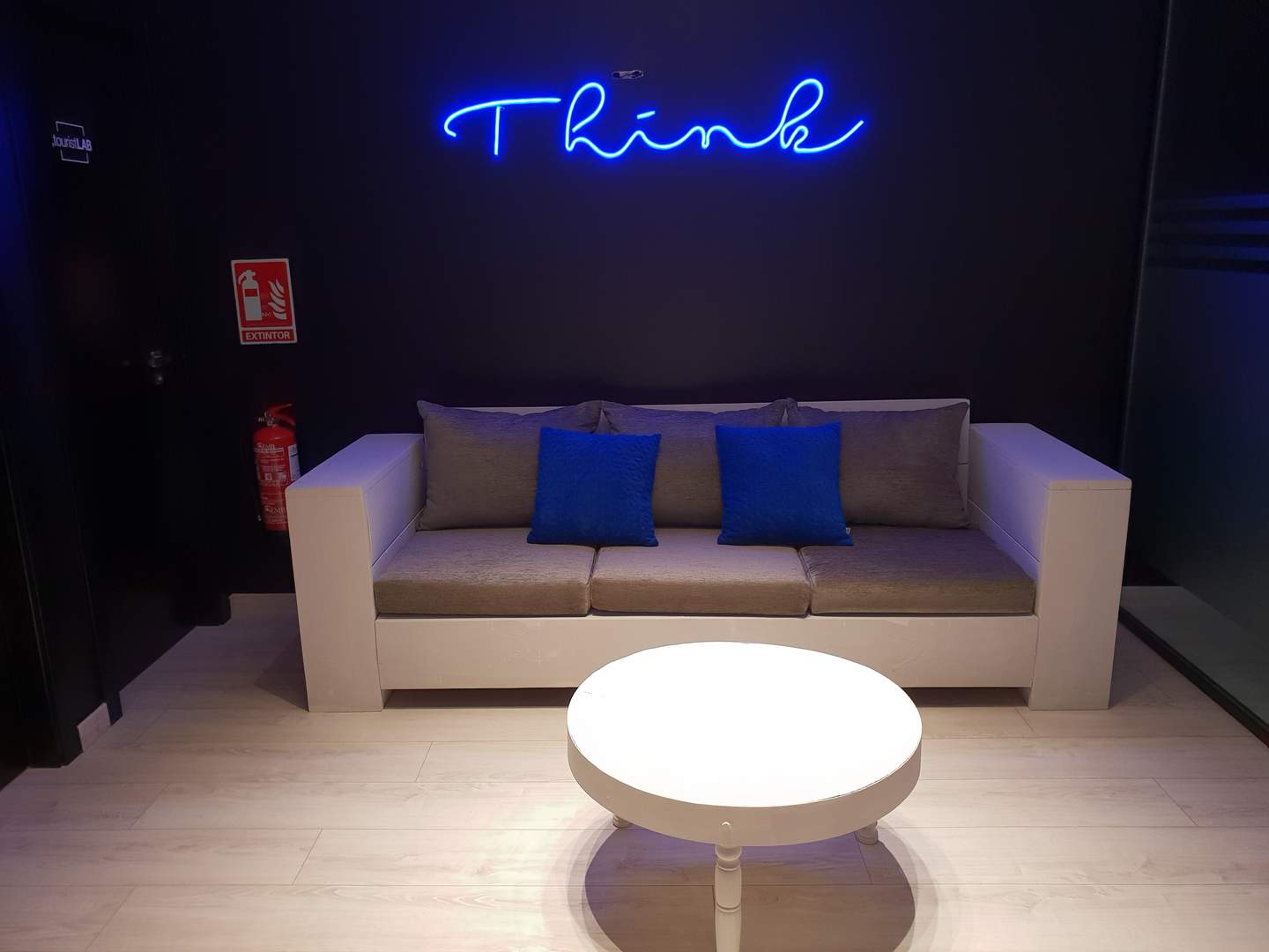 Alquila por horas Oficina de coworking moderna