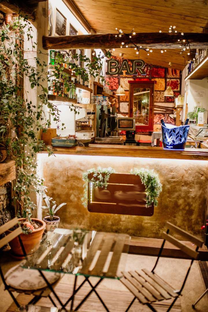 Alquila por horas Local, bar terraza con exclusiva decoración en interior y terraza mirador