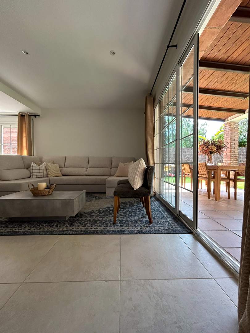 Alquila por horas Vivienda con estilo glam y clásico