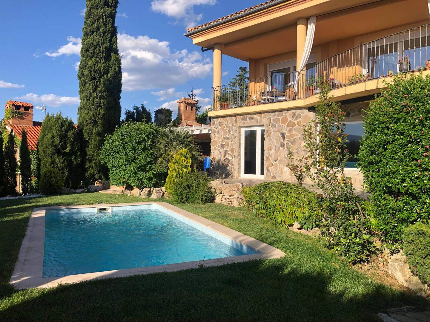 Alquila por horas Villa de estilo clásico renovado