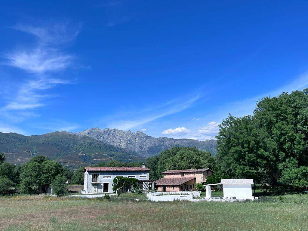 Alquila por horas Viviendas estilo clásico y rural con vistas a la Sierra de Gredos