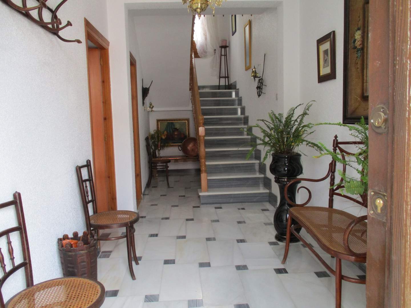Alquila por horas Casa rústica con un patio de piedra