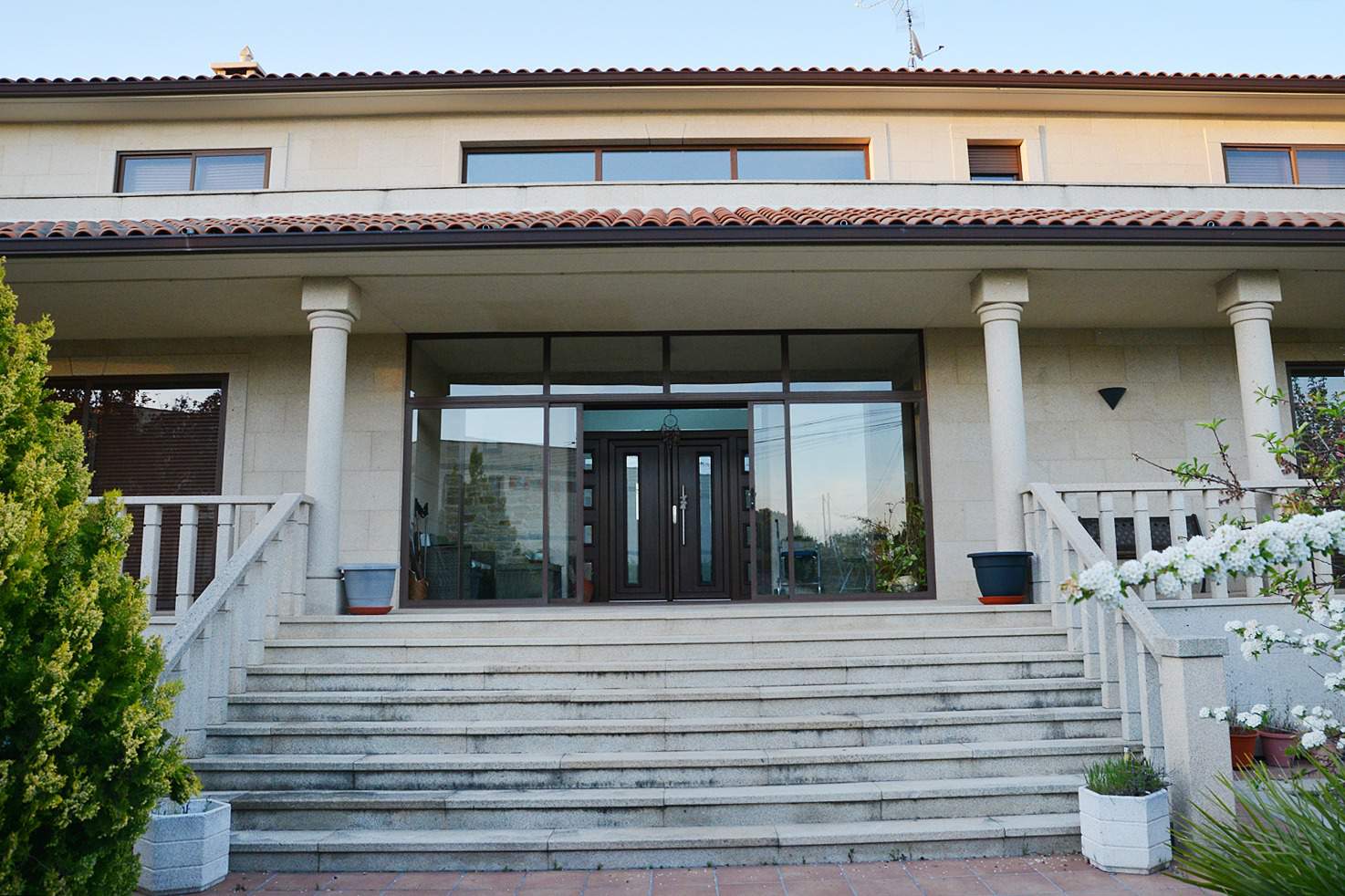 Alquila por horas Vivienda unifamiliar con piscina