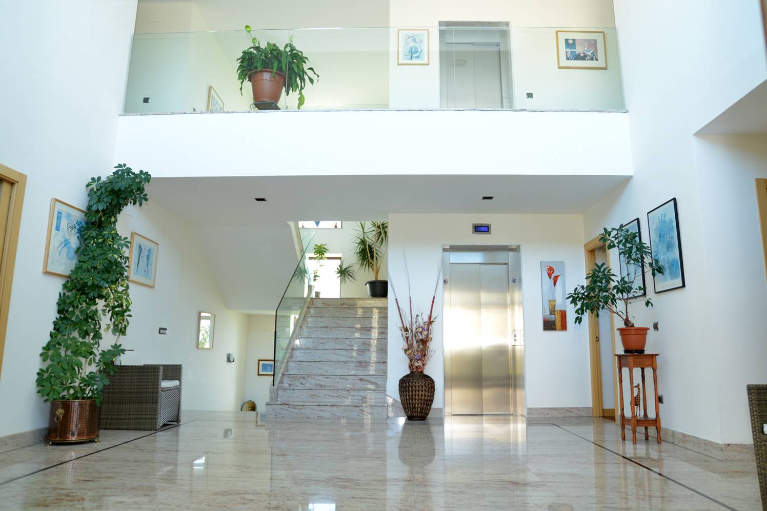 Alquila por horas Vivienda unifamiliar con piscina