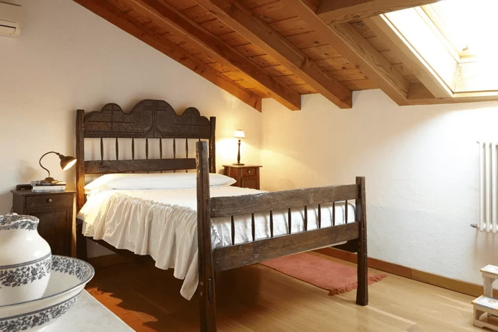 Alquila por horas Sabai de madera