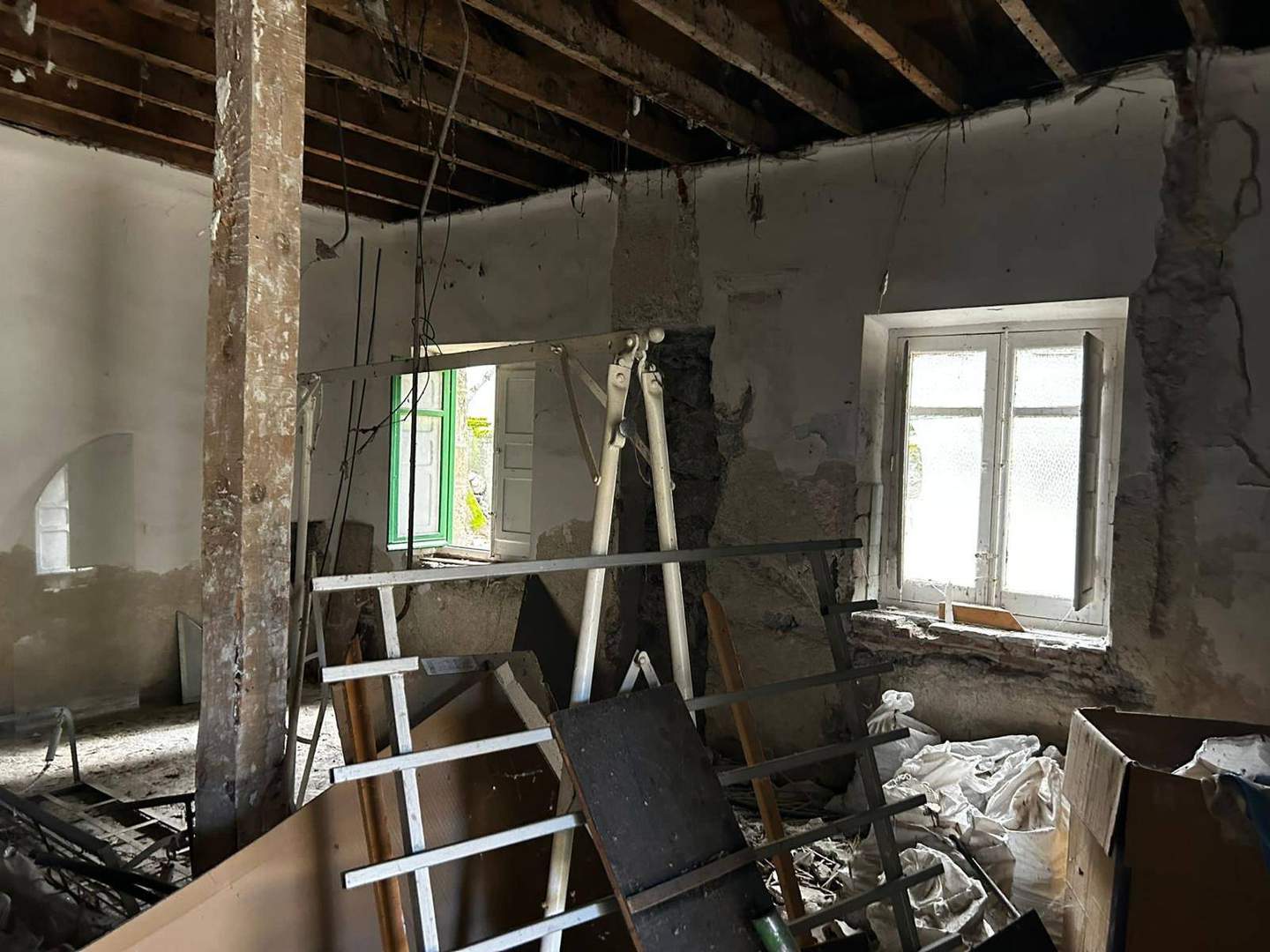Alquila por horas Vivienda en estado decadente