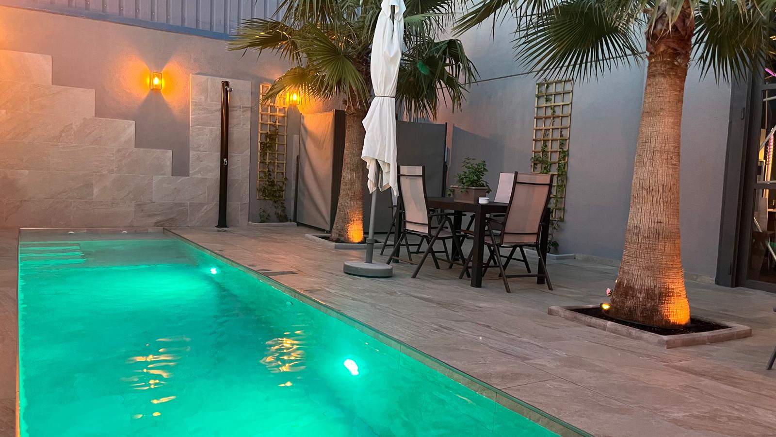 Alquila por horas Nave de diseño con Domos Geodésicos y piscina climatizada 