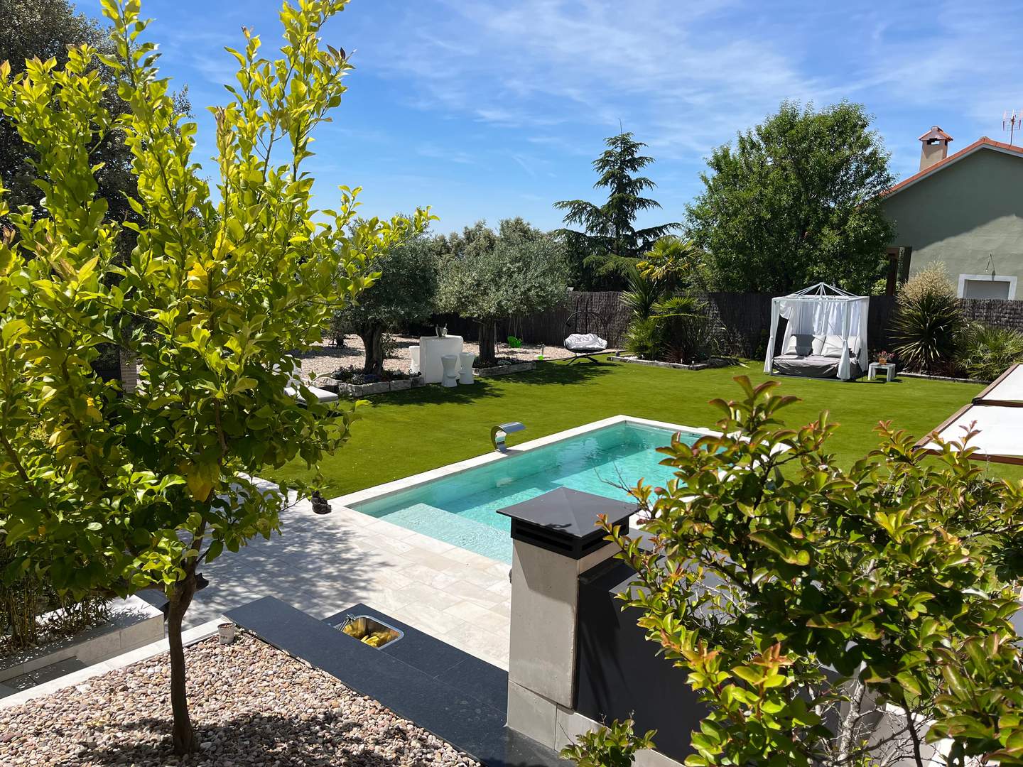 Alquila por horas Casa unifamiliar moderna con toque rústico