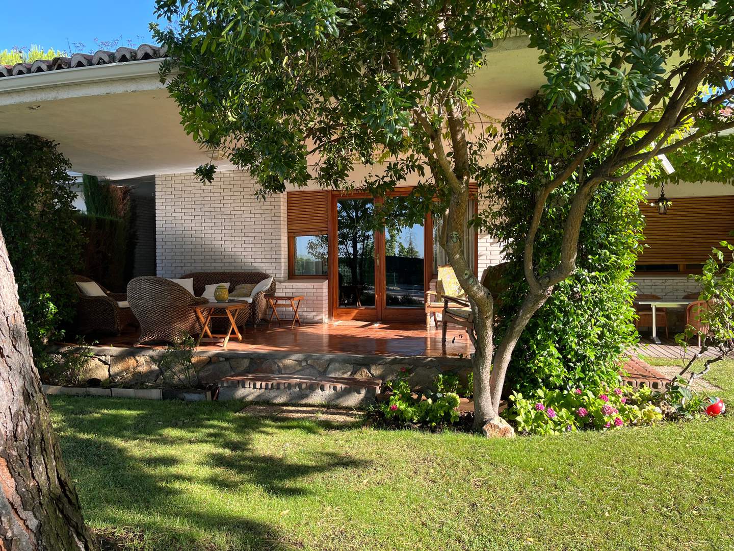 Alquila por horas Chalet unifamiliar con amplio jardín y piscina muy cerca de Madrid 