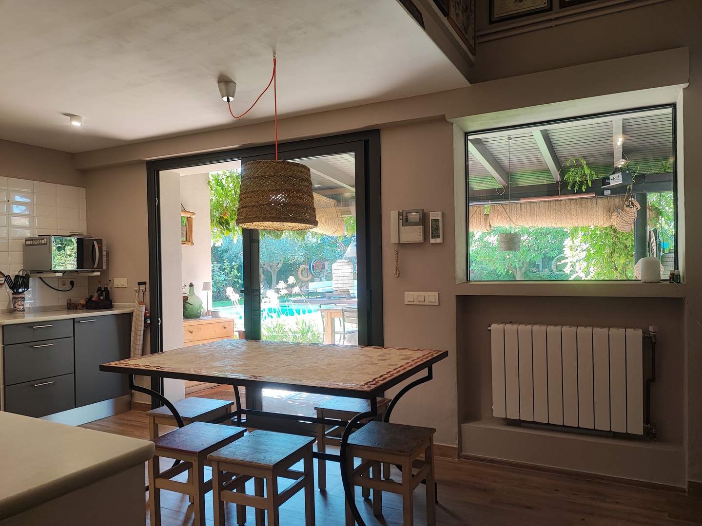 Alquila por horas Vivienda a 4 vientos estilo rustico con jardín piscina y fácil acceso 