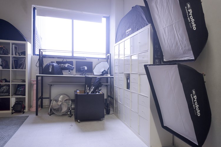 Alquila por horas Estudio Fotográfico de 4metros de Altura en Madrid con Equipamiento Profoto y Nanlite