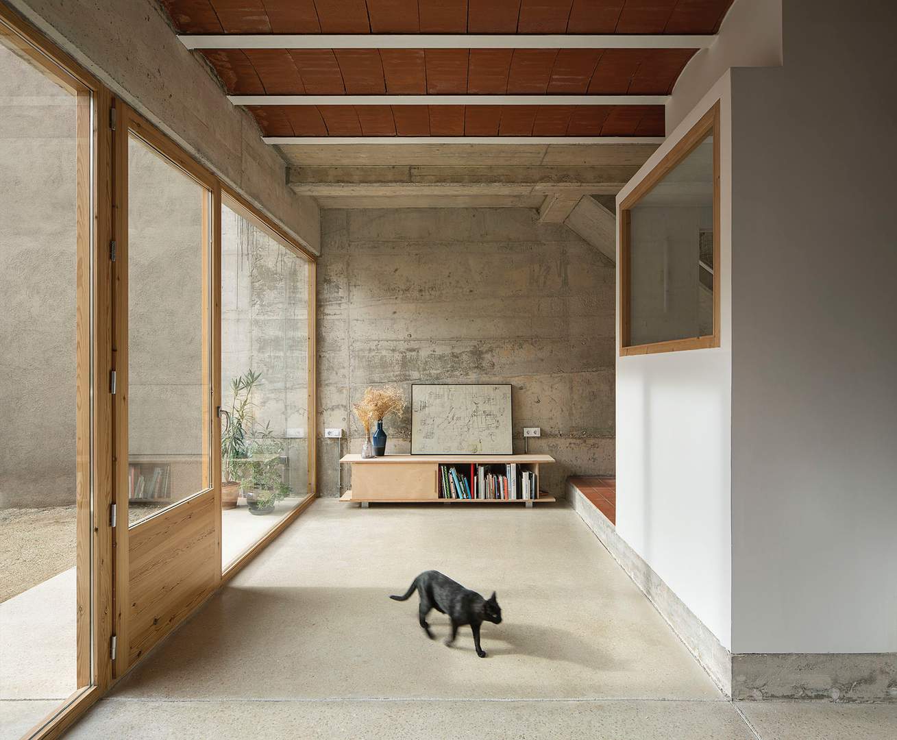 Alquila por horas Architectural yellow house