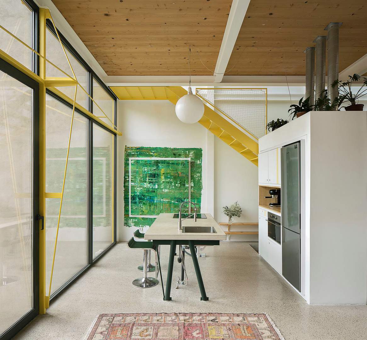 Alquila por horas Architectural yellow house