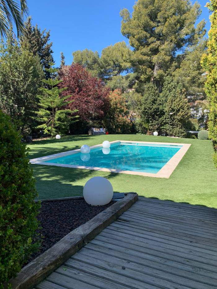 Alquila por horas Bonita casa unifamiliar con piscina
