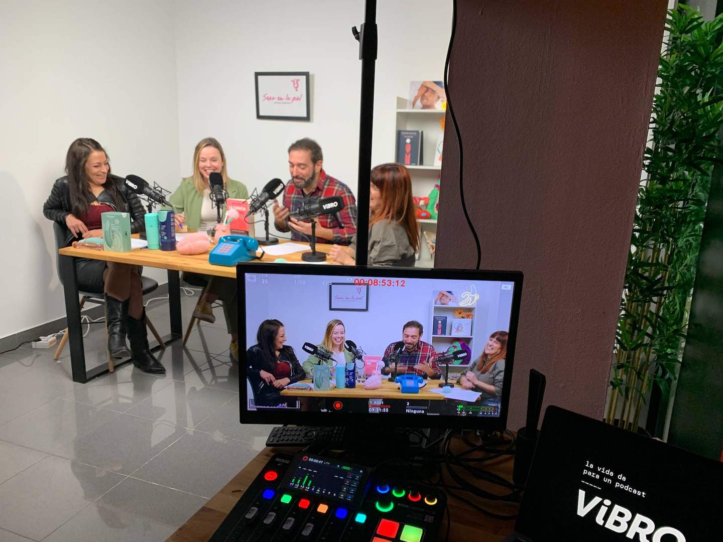 Alquila por horas Set/plató de grabación de podcast y videopodcast ViBRO
